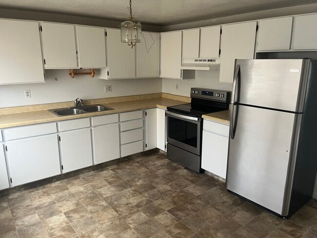 Building Photo - Vernal 4 Plex