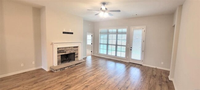 Building Photo - 844 Hedgefield Way