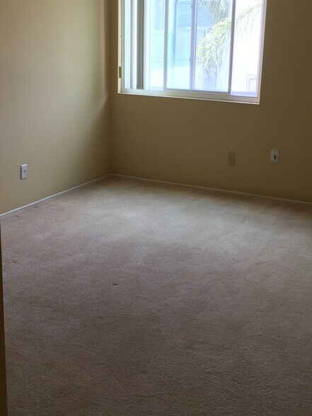 Building Photo - 5051 La Jolla Blvd