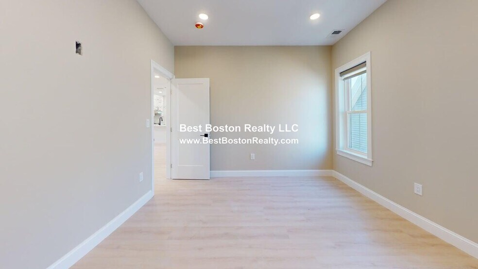 Building Photo - 231 Highland Ave