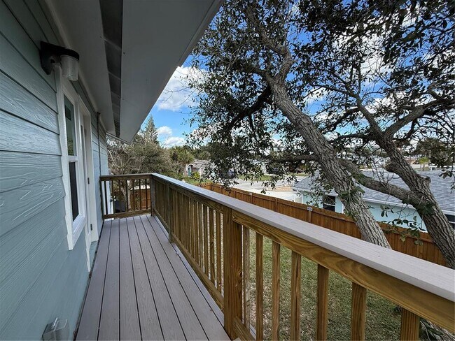 Building Photo - 509 N Peninsula Ave