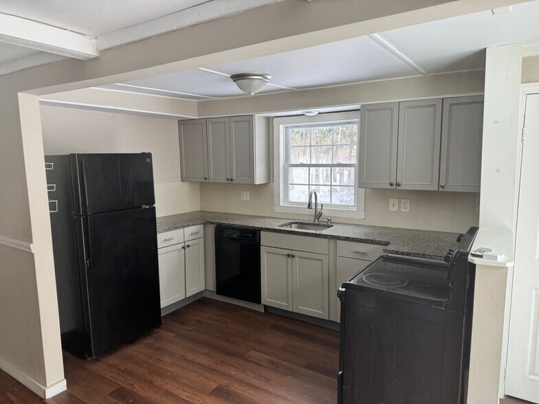 Building Photo - 321 Clinton St