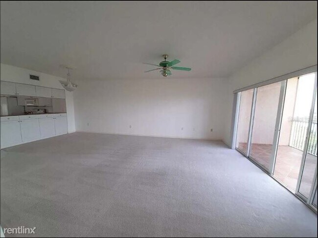 Building Photo - 6495 Shoreline Dr