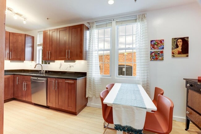 Building Photo - Updated  and Open Plan One Bed/One Bath 16...