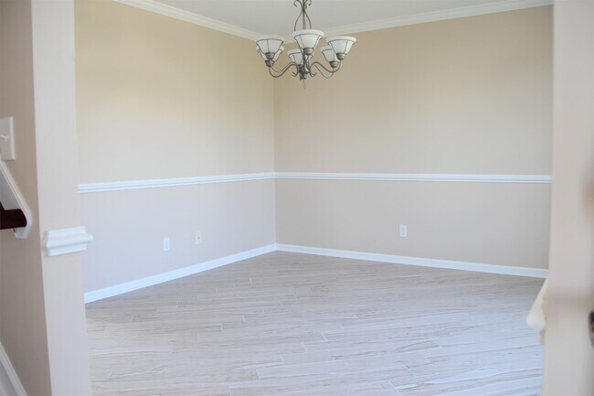 Building Photo - 107 Enchanted Way