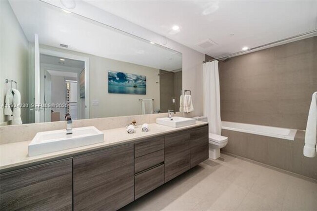 Building Photo - 1080 Brickell Ave