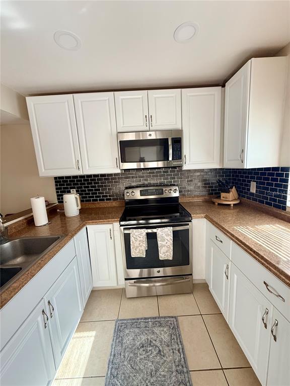 Building Photo - 10053 Lake Oak Cir