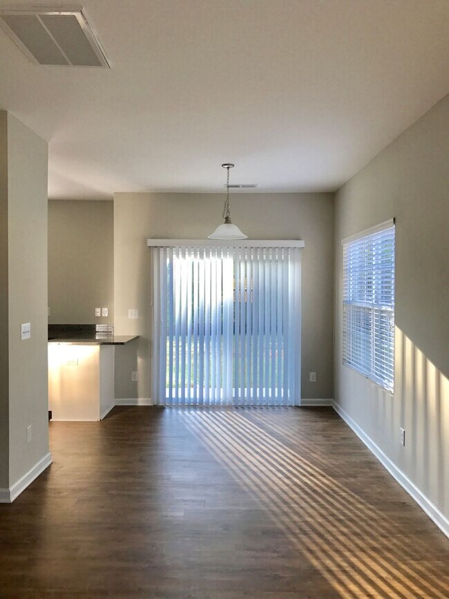 Building Photo - Come view these Luxurious 4 bedroom 2.5 bath w/2 Car Garage 2 Story homes. Located in Salisbury