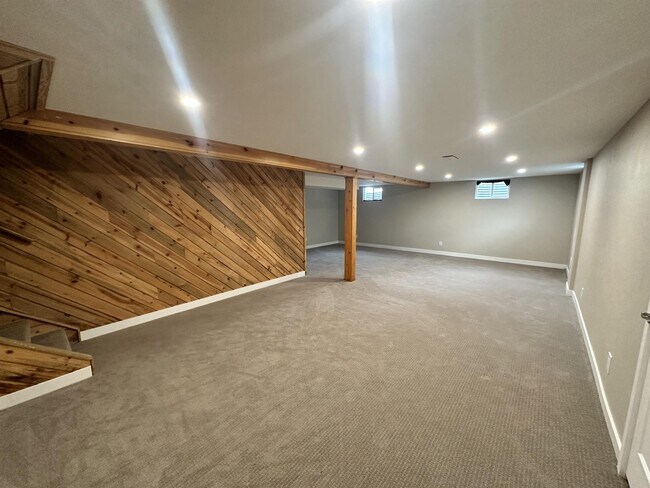 Building Photo - 7628 S Eaton Way
