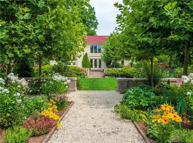 Building Photo - 10 Bluewater Hill S