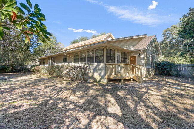 Building Photo - 661 St Lucia Cove