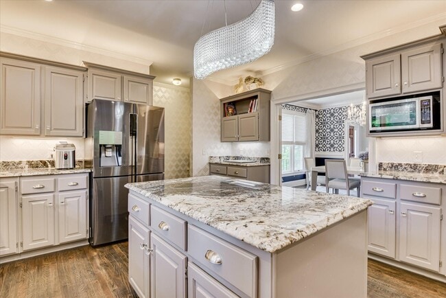 Building Photo - 126 Dewberry Ln