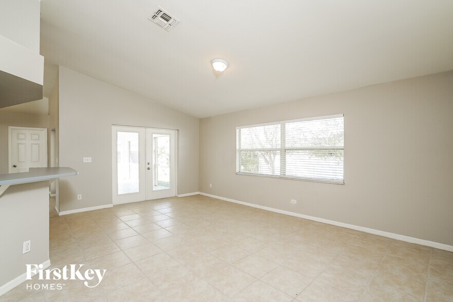 Building Photo - 1828 SW 3rd Pl