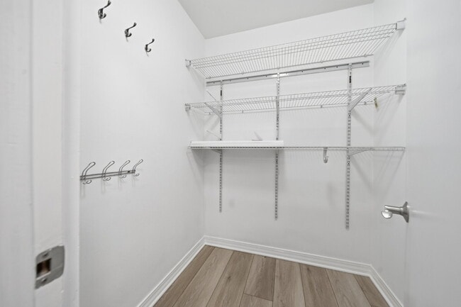 Building Photo - 821 Douglas Ave