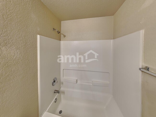 Building Photo - 3739 Hideaway Grn