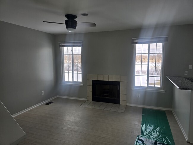 Building Photo - 247 Oak Ridge Dr