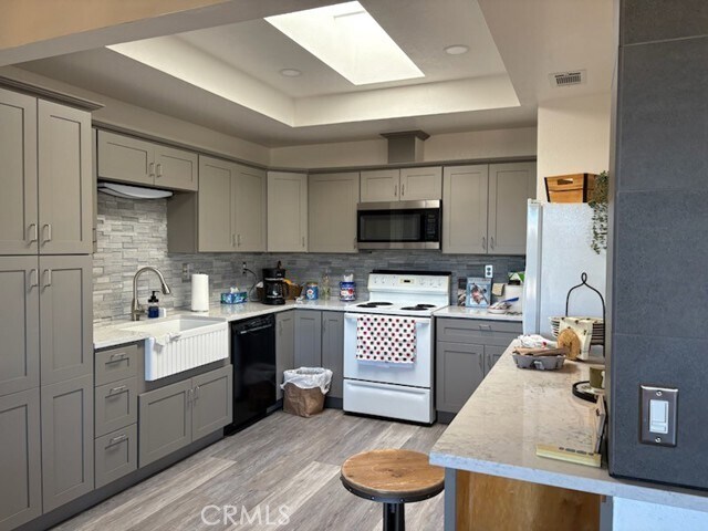 Building Photo - 28375 Paseo Grande Dr