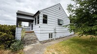Building Photo - Lovely 3BD|1BA Home in Oregon City w/Basem...