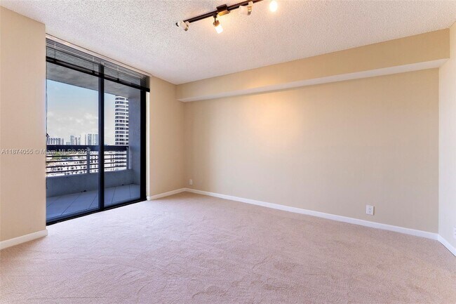 Building Photo - 3530 Mystic Pointe Dr