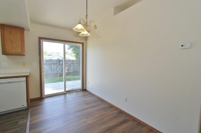 Building Photo - 978 Johnson Dr