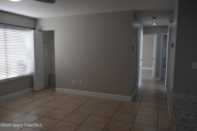 Building Photo - 1657 Norwood St NE