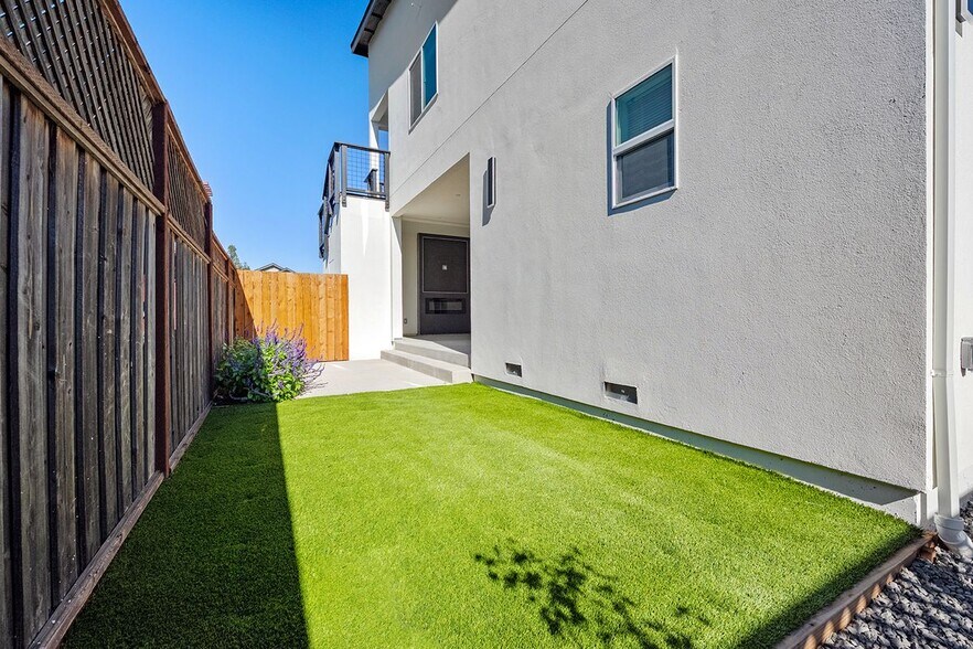 Building Photo - 3733 Mocha Ln