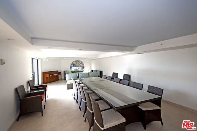 Building Photo - 2960 Neilson Wy