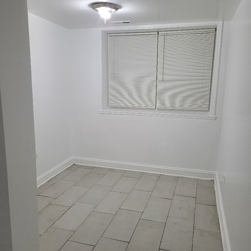 Building Photo - 6751 S Clyde Ave