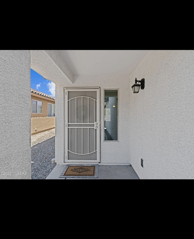 Building Photo - 878 W Placita El Cauce Rico