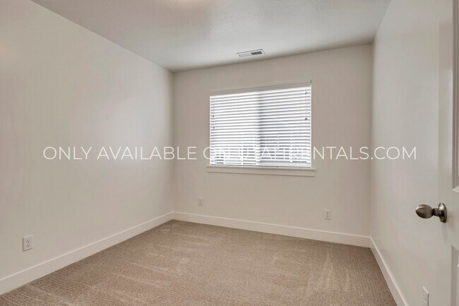 Building Photo - 3633 W 2330 N