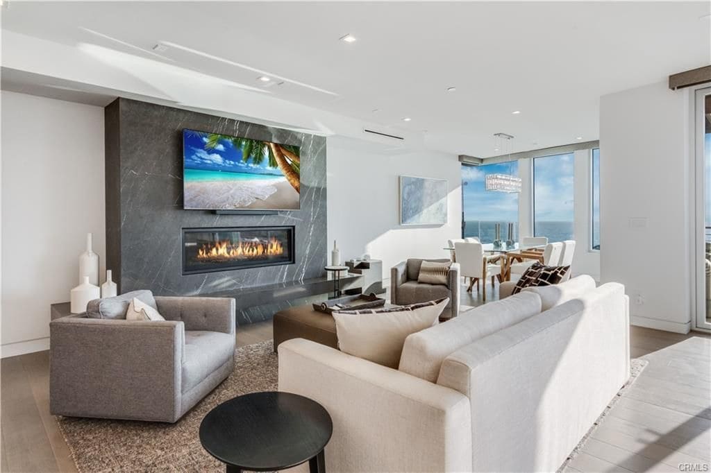 Building Photo - 810 Esplanade