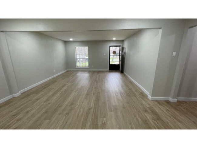 Building Photo - Unique Chance to Lease a remodeled home in...