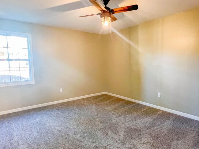 Building Photo - 4196 Hedgerow Ln