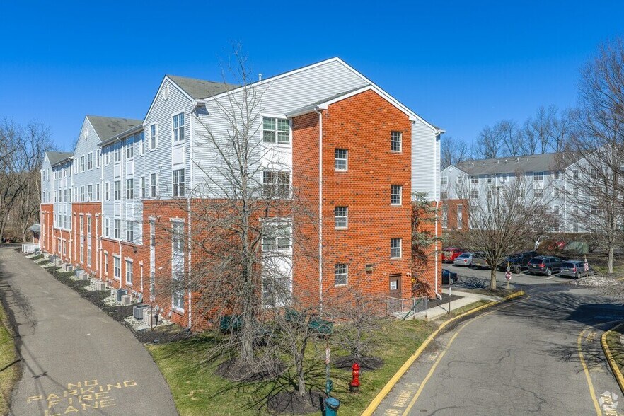Building Photo - 2101 Reamer Dr