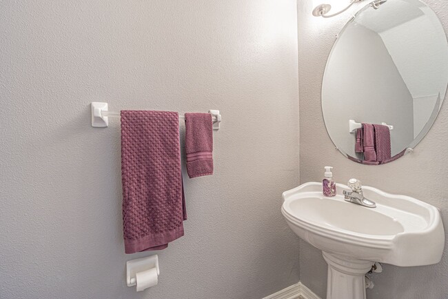 Building Photo - 2 Bedroom - 2.5 Bathroom - Gated Community...