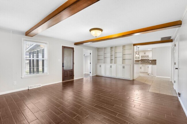 Building Photo - 3 Bedroom | 2.5 Bathroom | 2 Car Garage | Springfield MO | Fenced Back Yard | 2 Living Areas | Qu...