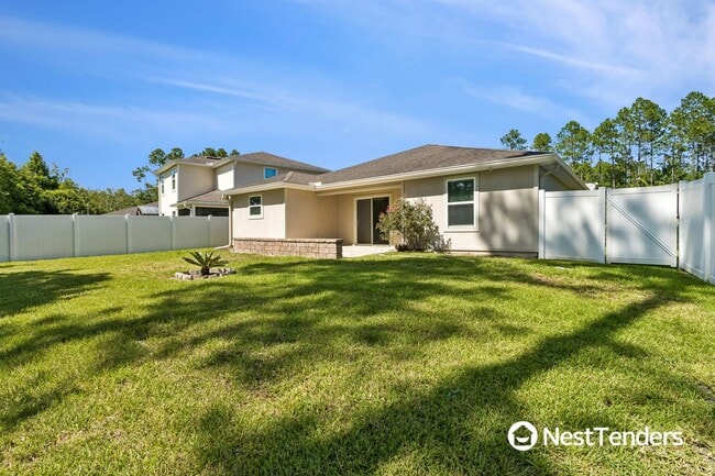 Building Photo - Prime Location with Easy Access to Everything!