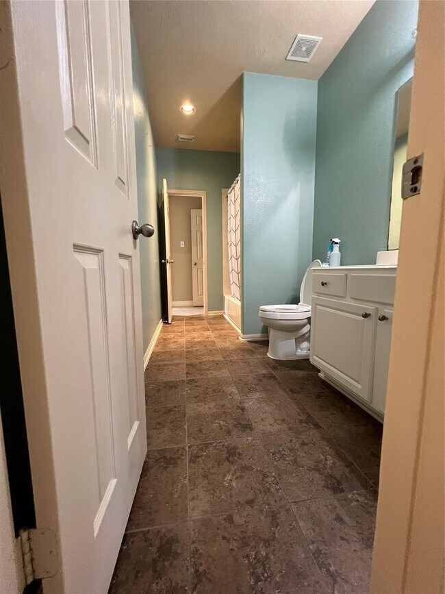 Building Photo - 27410 Tracy Ridge Ct