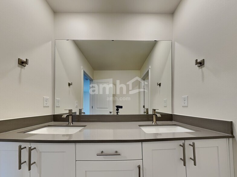 Building Photo - 7817 Verona Lp SW