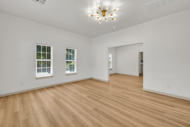 Building Photo - 514 S Broadway