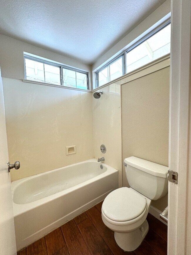 Building Photo - 5024 Rodeo Cir