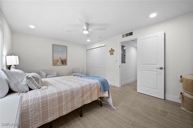 Building Photo - 342 Harbour Dr