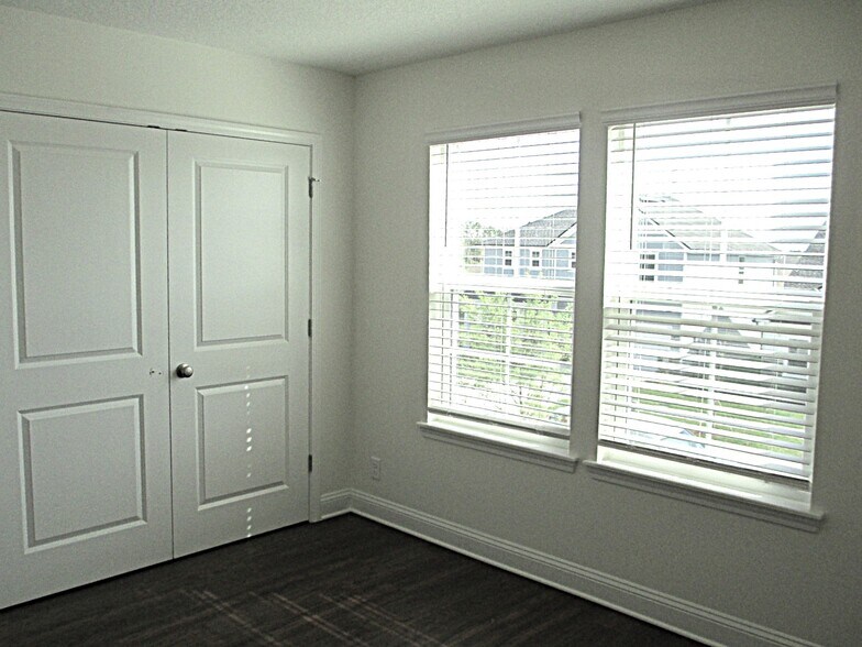 Building Photo - 901 Sunny Stroll Dr
