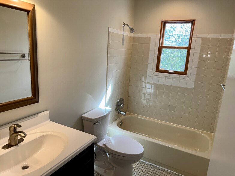 Building Photo - 3102 Cromwell Ct