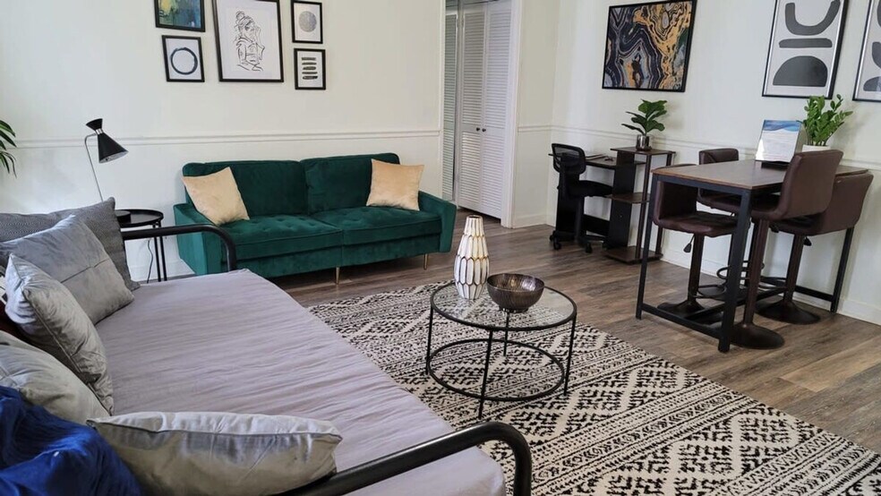 Building Photo - 218 Peachtree St NE