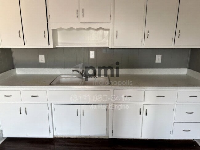 Building Photo - 215 1/2 S Madison Ave