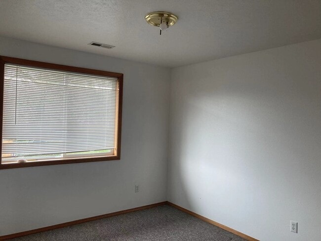 Building Photo - 2135 SE 90th Ave