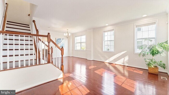 Building Photo - 23100 Dunlop Heights Terrace