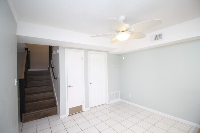 Building Photo - Waterfront Living Nearby – 2/2 Townhouse w...