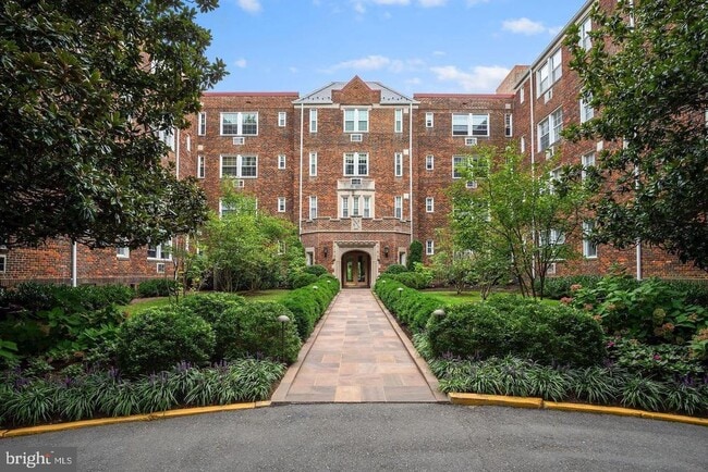Building Photo - 3051 Idaho Ave NW